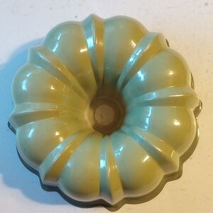 Vintage Avocado Green Metal Bundt Cake Baking Pan, Bakeware